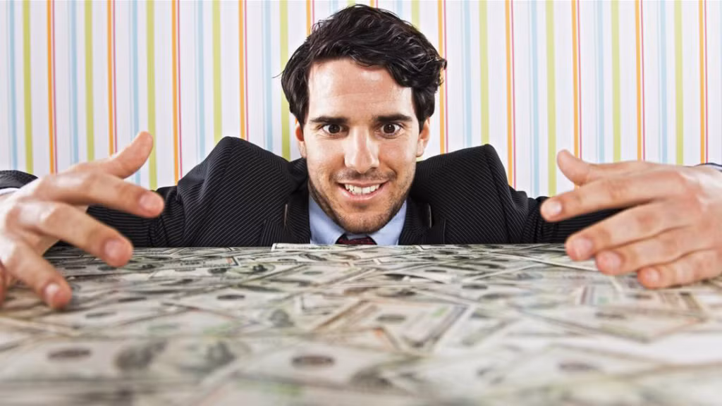  Người mê tiền: Bạn thấy không, người càng giàu họ càng ky bo. Họ lúc nào tính toán kỹ, thậm chí cố gắng để vào mà không nói ra. Người như này thì cực kỳ nhiều ý tưởng, giỏi kiếm tiền. Nếu ai đó muốn có tiền, họ sẽ tìm cách để kiếm tiền, kiếm nhiều tiền.