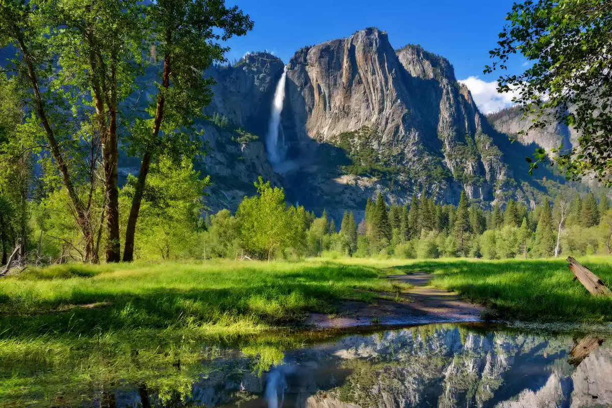 Thác Yosemite, California, Mỹ. Thác nước hai tầng ở Công viên Quốc gia Yosemite này thu hút rất nhiều du khách - đặc biệt là vào cuối mùa xuân khi dòng nước chảy mạnh nhất. Ảnh: ANNA GORIN / GETTY