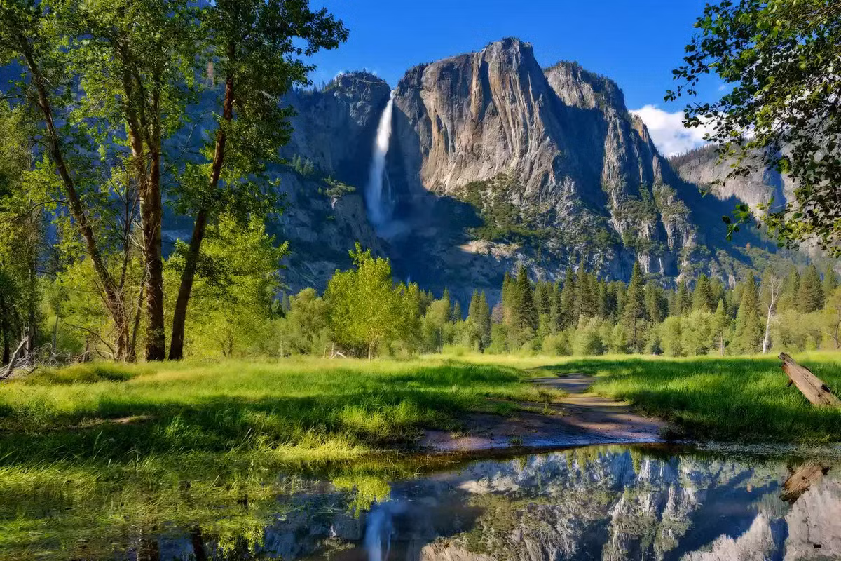 Thác Yosemite, California, Mỹ. Thác nước hai tầng ở Công viên Quốc gia Yosemite này thu hút rất nhiều du khách - đặc biệt là vào cuối mùa xuân khi dòng nước chảy mạnh nhất. Ảnh: ANNA GORIN / GETTY