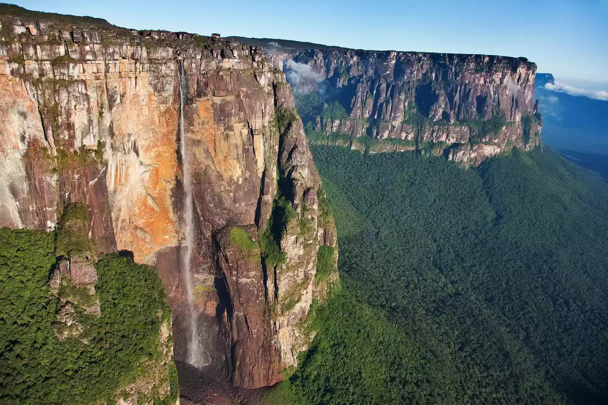Thác Angel, Venezuela. Thác nước này nằm trong Công viên Quốc gia Canaima của Venezuela, được UNESCO công nhận là Di sản Thế giới. Ảnh: MARTIN HARVEY/GETTY