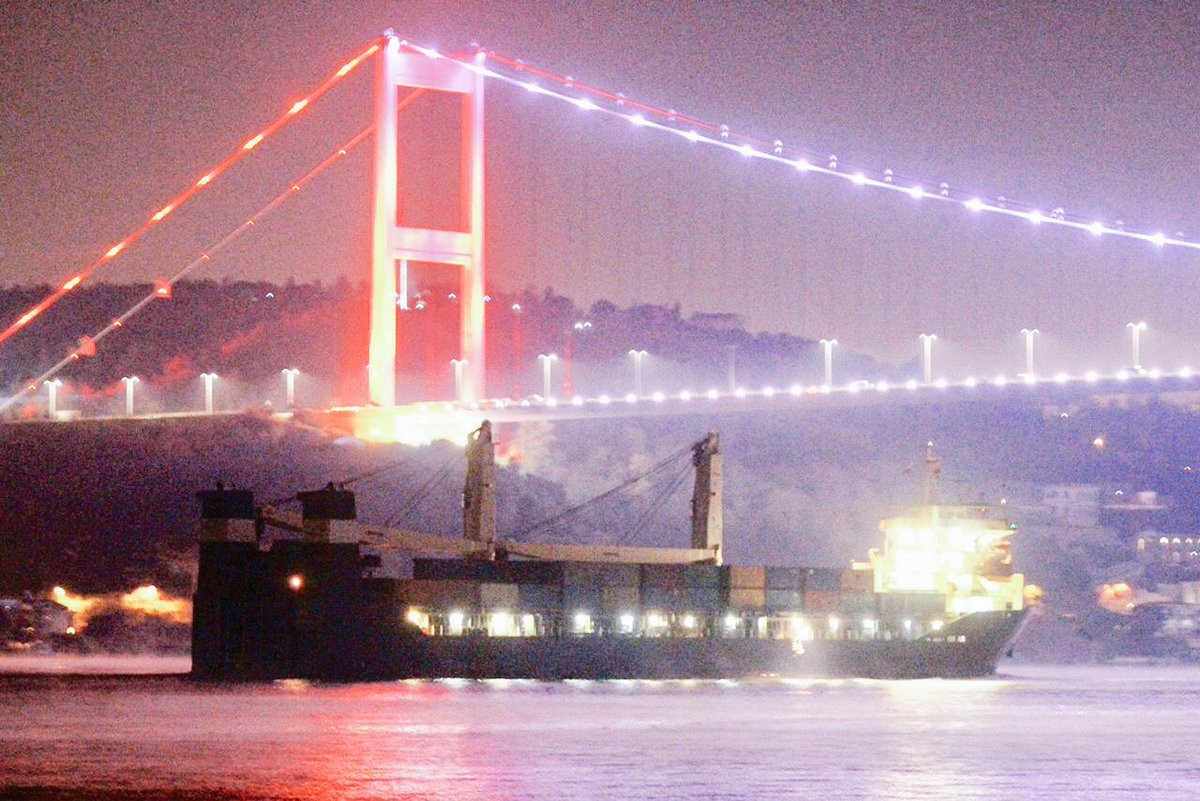 Hinh anh tau Hai quan Nga cho day vu khi huong ve cang Syria