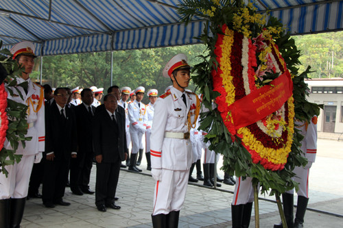 Đoàn Campuchia viếng Đại tướng.