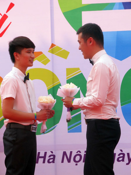 Cặp đôi Dũng - Trịnh không giấu được niềm vui khi được công khai đến với nhau.