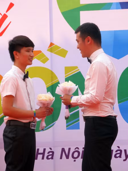 Cặp đôi Dũng - Trịnh không giấu được niềm vui khi được công khai đến với nhau.