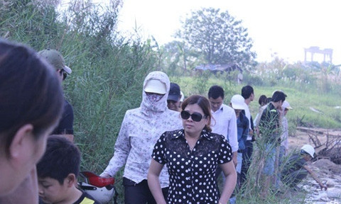 "Nhà ngoại cảm" Mai Minh bực tức bỏ về khi thợ lặn không nghe lời.