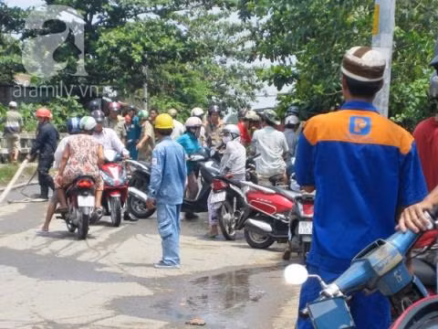 Nhiều người vẫn không dám lưu thông qua khu vực này mặc dù ngọn lửa đã được dập tắt. Ảnh: Afamily.