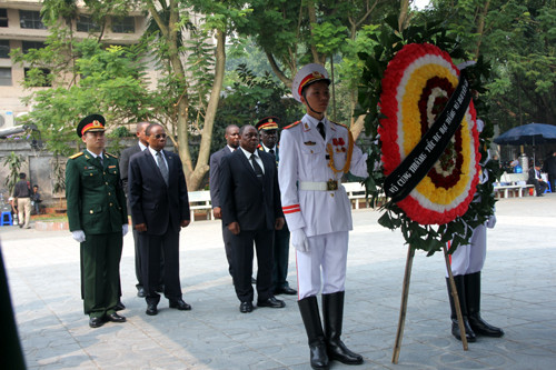 Đoàn nước Cộng hòa Mô Dăm Bích.