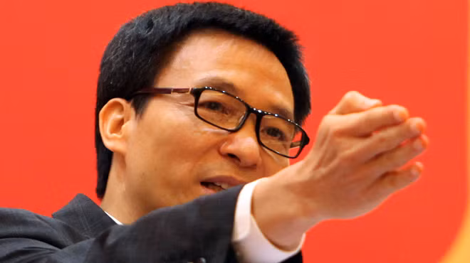 Sau khi tốt nghiệp Trung học, tháng 7/1982, ông trở thành lưu học sinh Đại học Tự do Brussel, Vương quốc Bỉ.