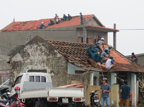 Ngay sau khi lốc xoáy đi qua, chính quyền địa phương phối hợp lực lượng thanh niên, nông dân, dân quân tổ chức giúp dân thu dọn cây cối, giải phóng đường sá, khắc phục lại nơi ở của các hộ bị thiệt hại.