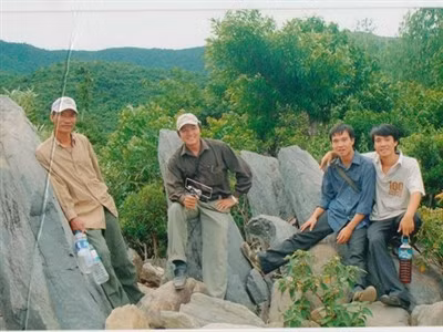 Vui mừng từ dòng nước đầu tiên tuôn lên từ lòng đất.