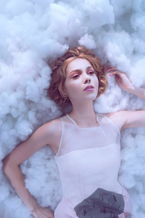 Magdalena Ancyperowicz năm nay 20 tuổi, là người Ba Lan nhưng hiện đang sinh sống và làm việc tại Hà Nội như một người mẫu ảnh chuyên nghiệp.