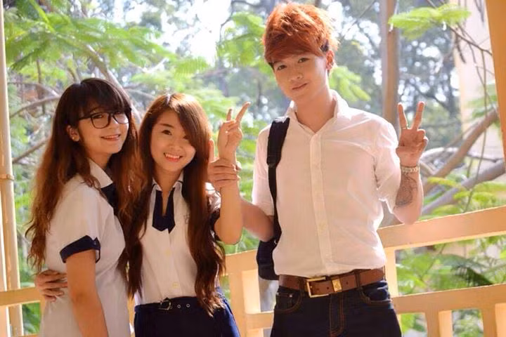 Trong phim, Tuấn Kuppj xuất hiện bên cạnh dàn diễn viên trẻ, xinh đẹp, diễn xuất dí dỏm rất cuốn hút các khán giả trẻ.