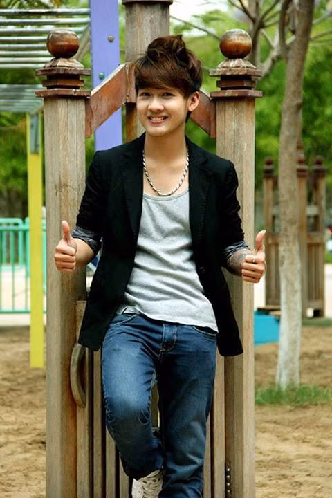 Tuấn Kuppj là nickname của Võ Thanh Tuấn, anh chàng gần đây được cư dân mạng biết đến nhiều qua các clip ca nhạc, phim ngắn trẻ trung với vai trò một diễn viên, đạo diễn.