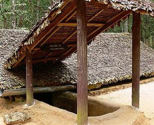 Cách TP HCM khoảng 50km, Củ Chi là địa điểm lý tưởng cho những phượt thủ, các bạn trẻ muốn rời xa phố thị ồn ào trong những ngày nghỉ lễ và tìm hiểu về những ngày tháng oanh liệt của quân dân ta trong những năm kháng chiến chống Mỹ. Ảnh: Cuchitour.