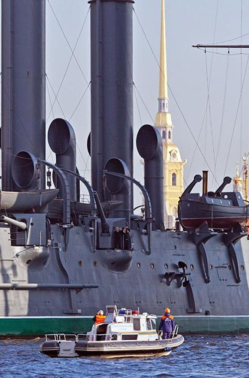 Con tàu được khởi đóng năm 1897, hạ thủy ngày 11/5/1900 và chính thức biên chế hoạt động từ ngày 29/7/1903.