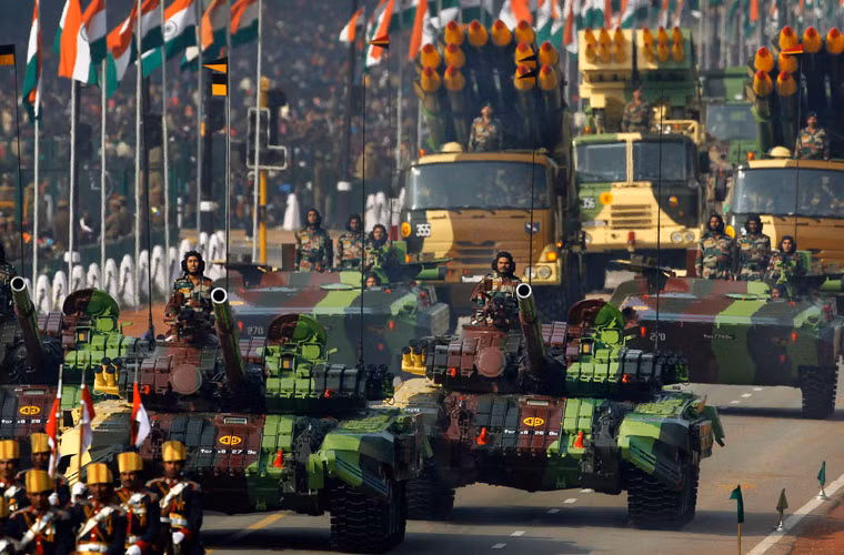 Theo Hindustantimes, được sự hậu thuẫn từ chính phủ, Tổ chức Nghiên cứu và Phát triển Quốc phòng Ấn Độ (DRDO) mới đây đã xác định 15 hệ thống vũ khí có thể giúp nước này có vị trí vững chắc trên thị trường vũ khí thế giới. Và phục vụ cho mục tiêu xa hơn là biến Ấn Độ từ quốc gia nhập khẩu vũ khí nhiều nhất thế giới thành cường quốc xuất khẩu vũ khí.