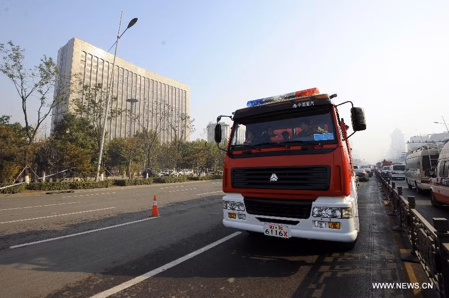 Xe cứu hỏa đậu gần hiện trường các vụ nổ.