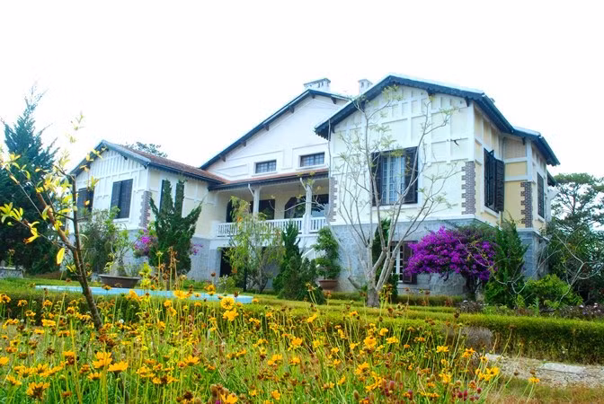 Trước đây, toàn bộ cụm biệt thự này bị bỏ hoang.