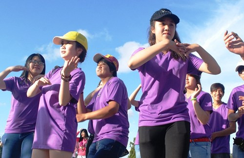 ... thu hút hàng nghìn bạn trẻ tham gia.