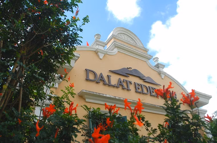 Lãnh đạo của khu resort này thì DaLat Edensse được xây dựng mô phỏng theo kiến trúc nước Đức. 