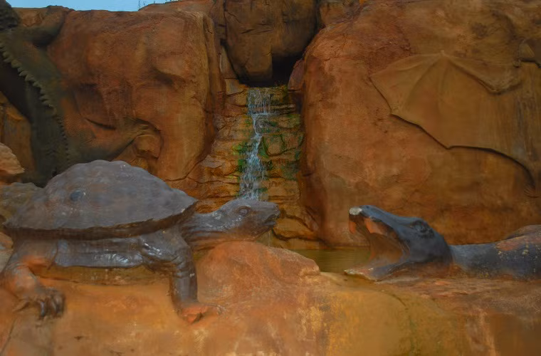 Đường hầm điêu khắc dài 1,2km tại hồ Tuyền Lâm Đà Lạt sắp hoàn thành này là một công trình nghệ thuật kỳ lạ với các hình thù kỳ thú.