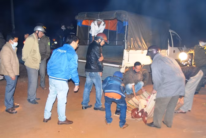 Cuop xe may, dam chet xe om bang 20 nhat dao-Hinh-2