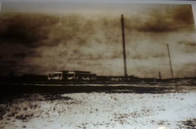 Trạm thu phát sóng radio và trạm khí tượng do người Pháp xây dựng trên đảo Hoàng Sa năm 1940. 