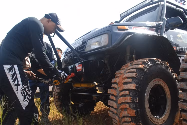  Để có được chiếc xe đua chuyên nghiệp thế này, chủ xe phải bỏ ra tiền tỷ để "độ" lại động cơ, khung gầm, vỏ xe...