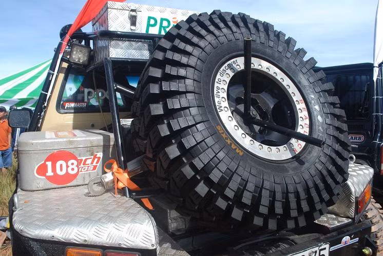 Những chiếc lốp đặc biệt được thiết kế riêng cho xe đua.