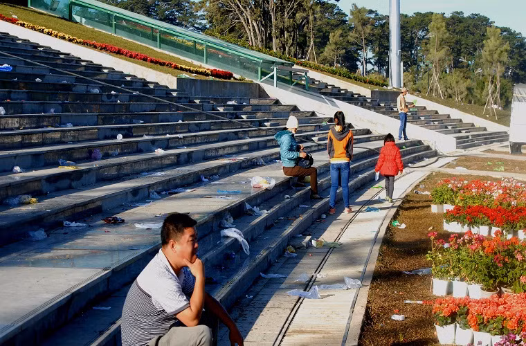  Người và... rác