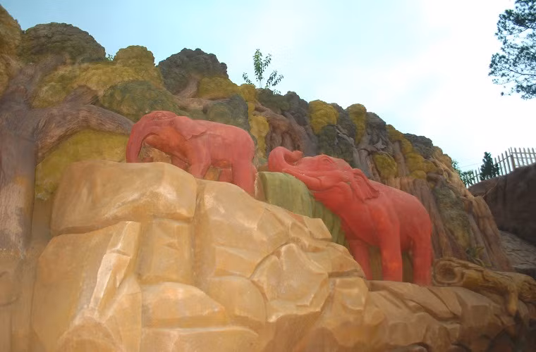 Đàn voi trong khu rừng nguyên sinh khi chưa có sự tác động của con người.