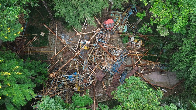 Hình ảnh bãi phế liệu của vòng quay Mặt Trời nhìn từ trên cao.