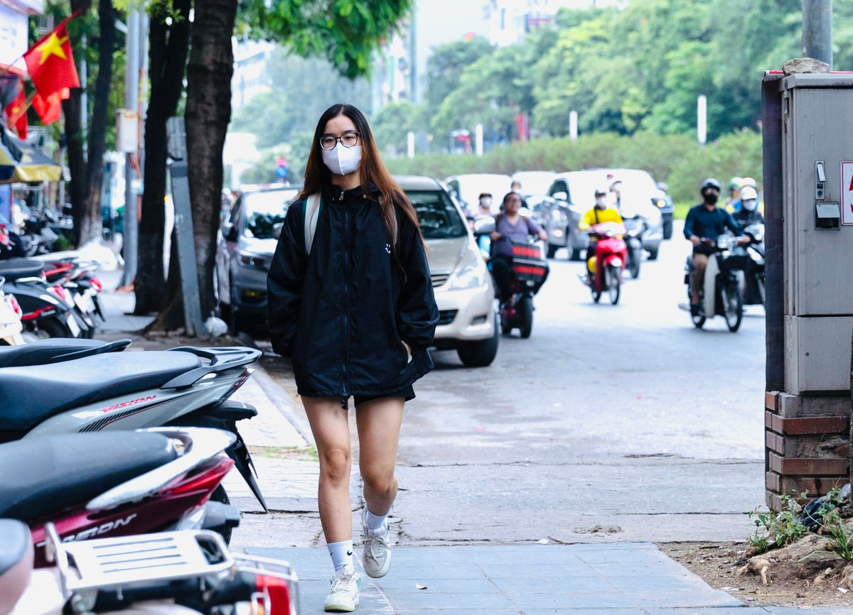 Trong ngày có lúc nhiệt độ lên đến 25 độ C, rất phù hợp cho việc đi bộ và tập thể dục.