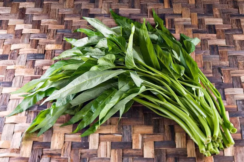 Mach ban cach xao rau muong la mieng, mua thu an giam kho nong-Hinh-2