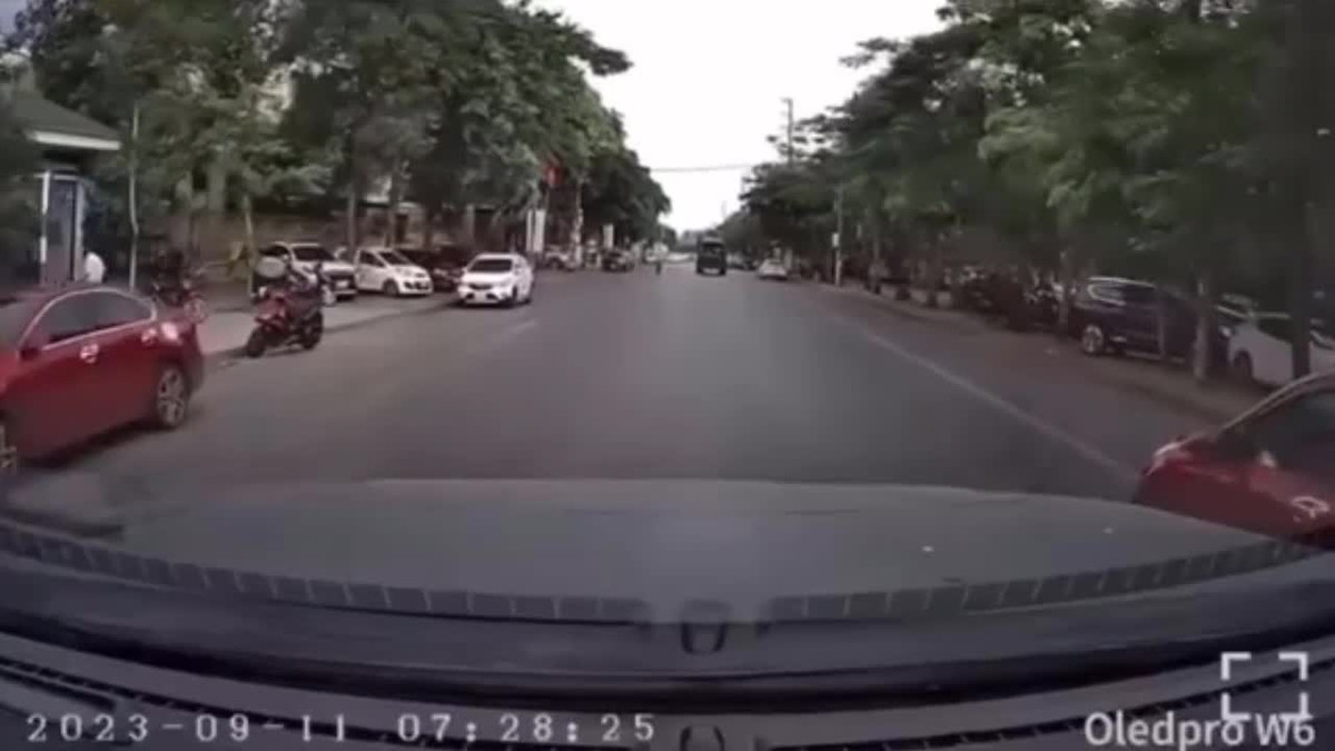 Pha mo cua xe bat can khien nguoi phu nu tu vong