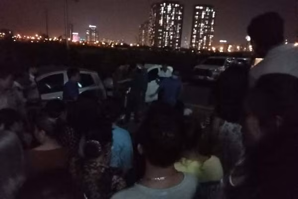 Be gai 3 tuoi roi tu tang cao chung cu xuong dat tu vong o Ha Noi