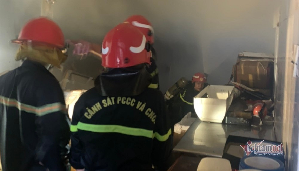 Nhieu nguoi thao chay khi khach san Dong Khanh phat hoa-Hinh-3