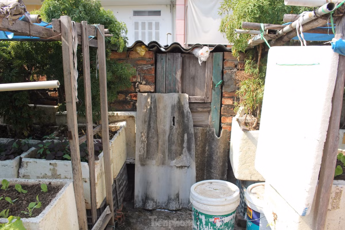 Ben trong khu tap the 'cho sap' giua Thu do-Hinh-21