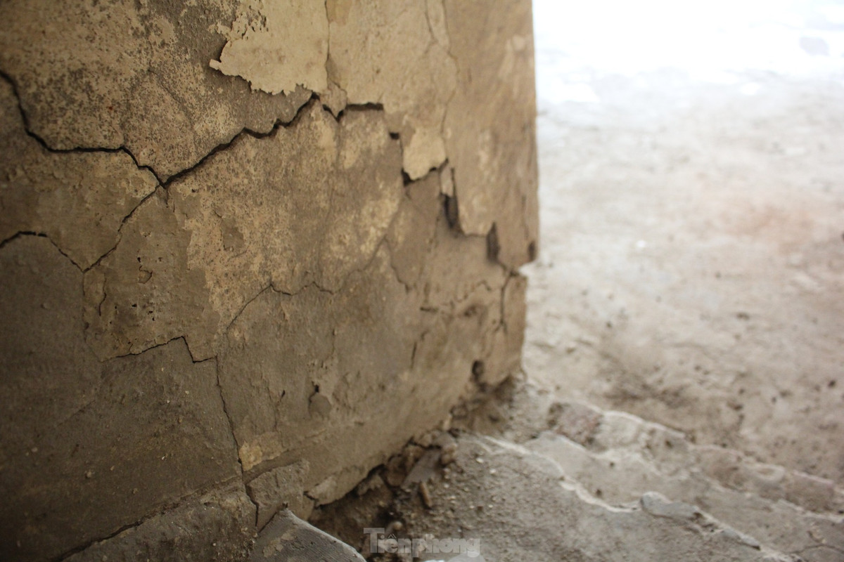 Ben trong khu tap the 'cho sap' giua Thu do-Hinh-16