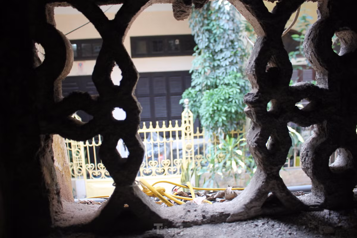 Ben trong khu tap the 'cho sap' giua Thu do-Hinh-34