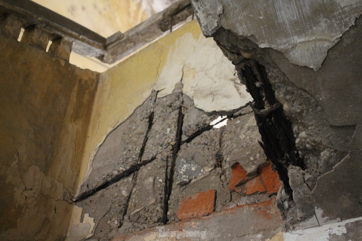 Ben trong khu tap the 'cho sap' giua Thu do-Hinh-9