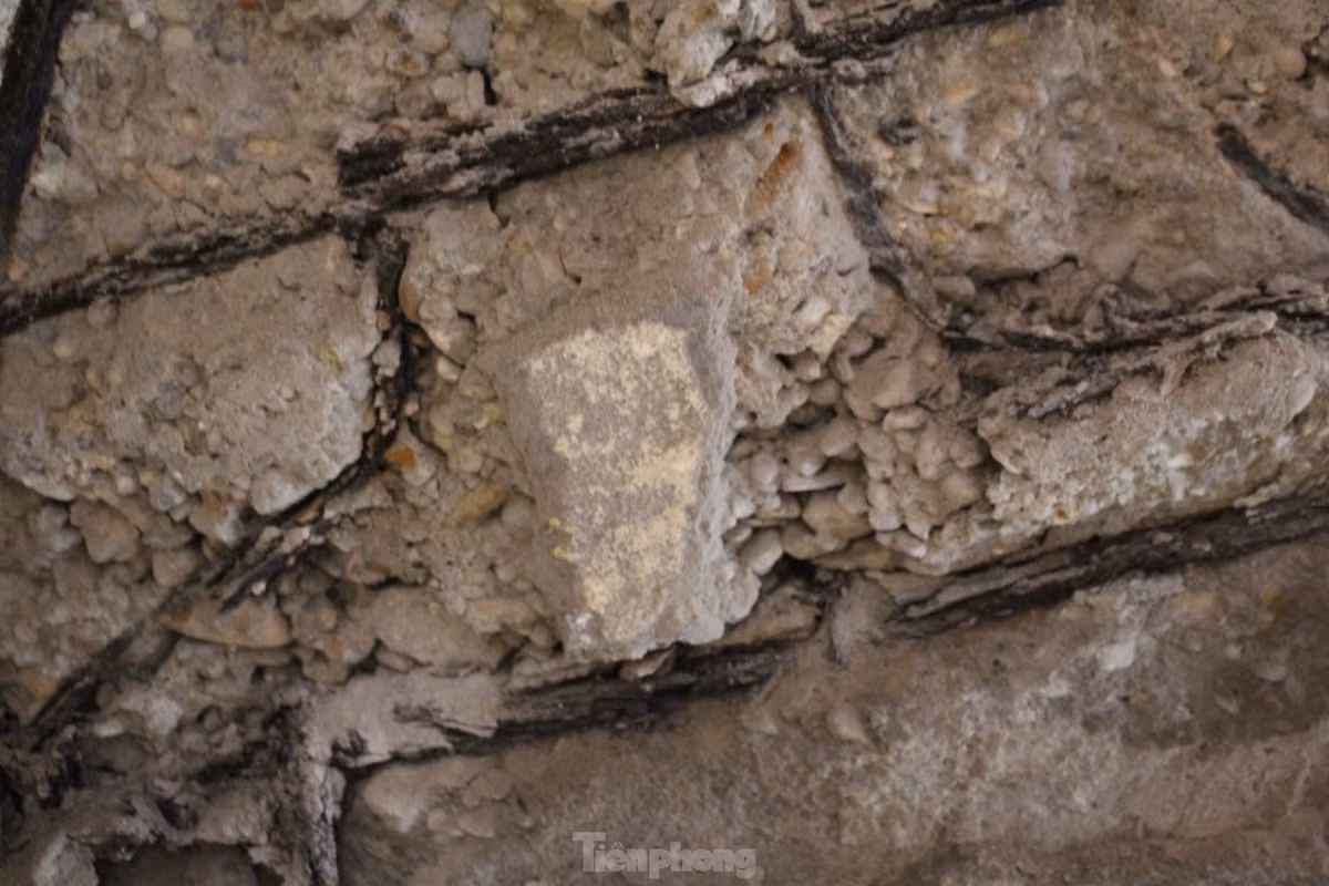 Ben trong khu tap the 'cho sap' giua Thu do-Hinh-14