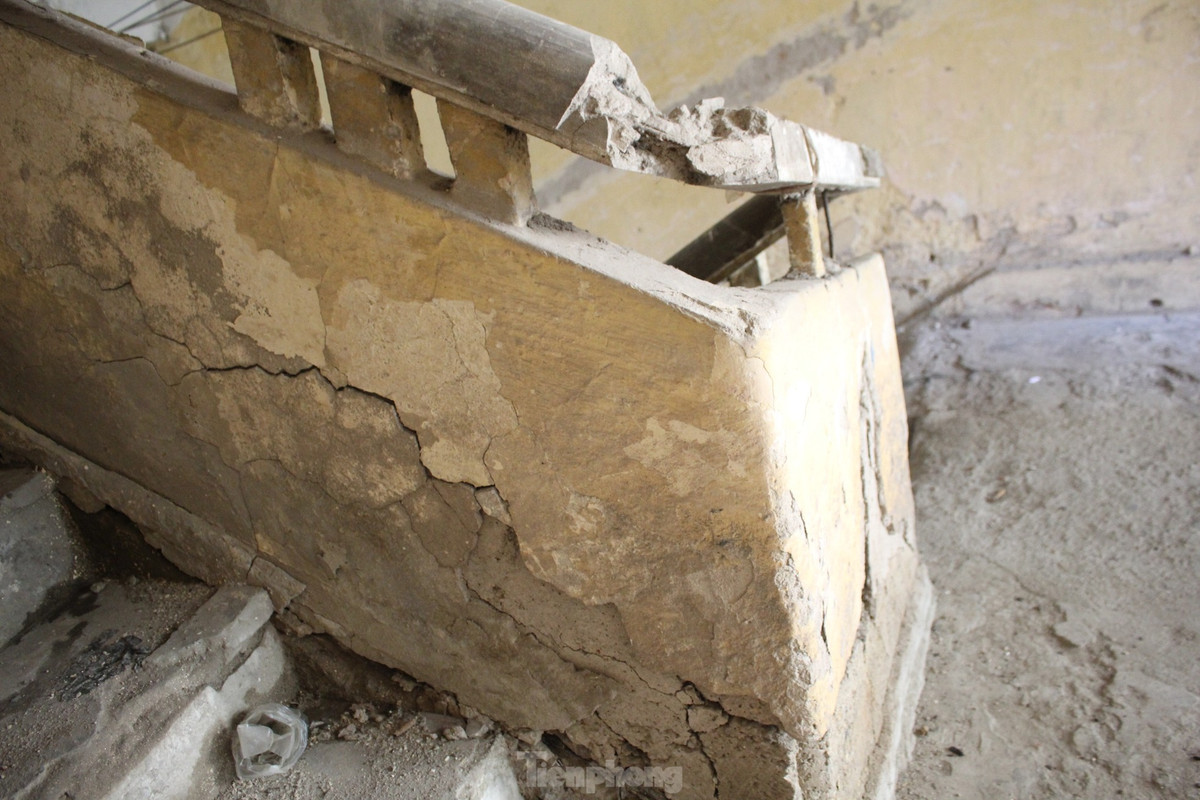 Ben trong khu tap the 'cho sap' giua Thu do-Hinh-7