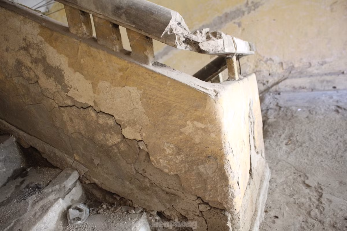 Ben trong khu tap the 'cho sap' giua Thu do-Hinh-7