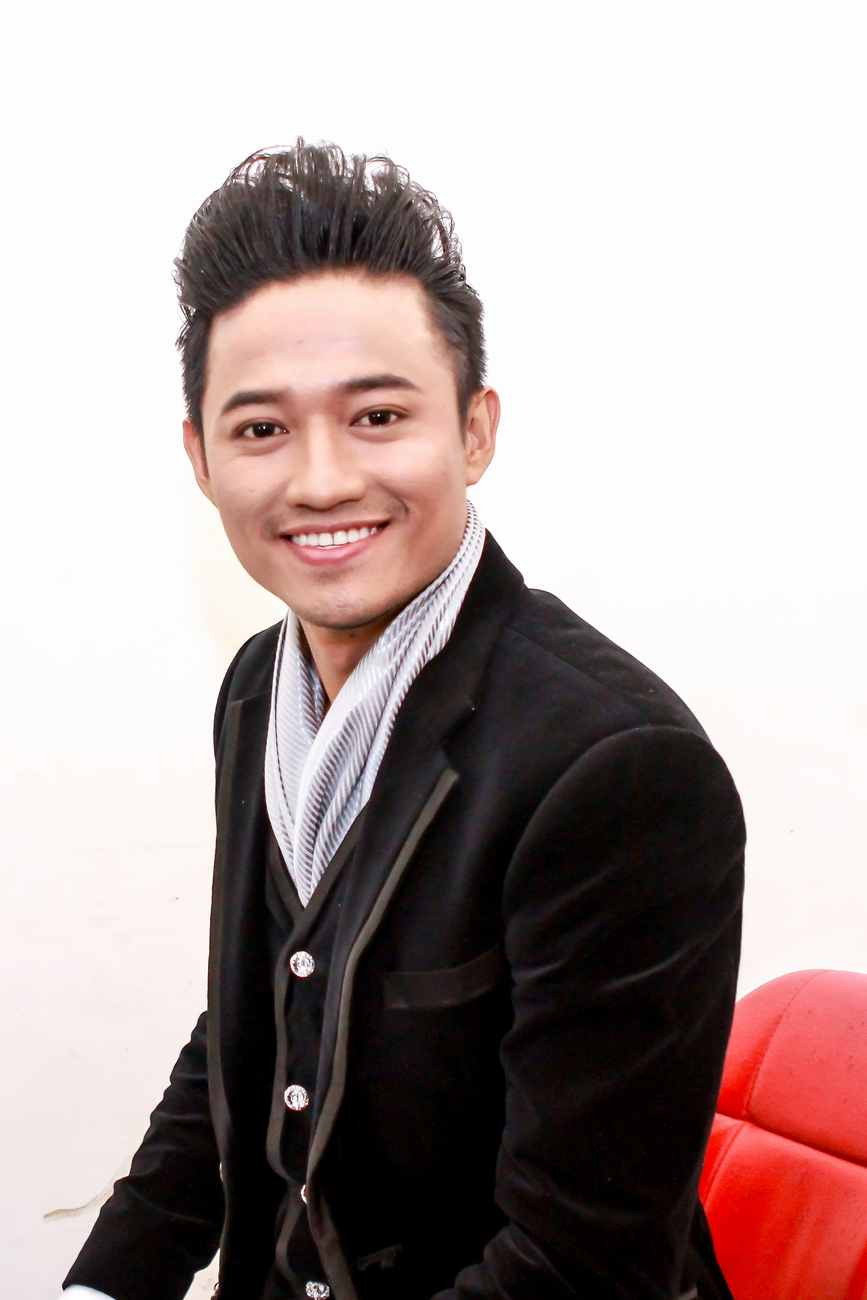 Nam diễn viên tròn 40 tuổi được phong tặng NSƯT từng là lính Nam dien vien tron 40 tuoi duoc phong tang NSUT tung la linh