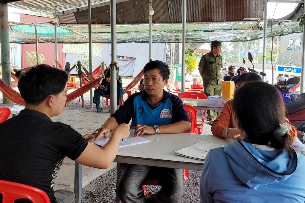 Quan an bi to “chat chem” khi ban dia com co lat thit mong dinh