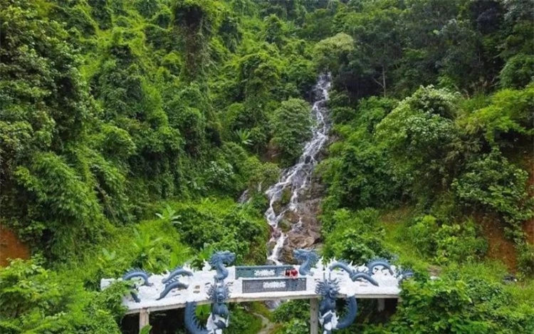 Chiêm ngưỡng vẻ đẹp hoang sơ của thác Hòa Bình ảnh 1