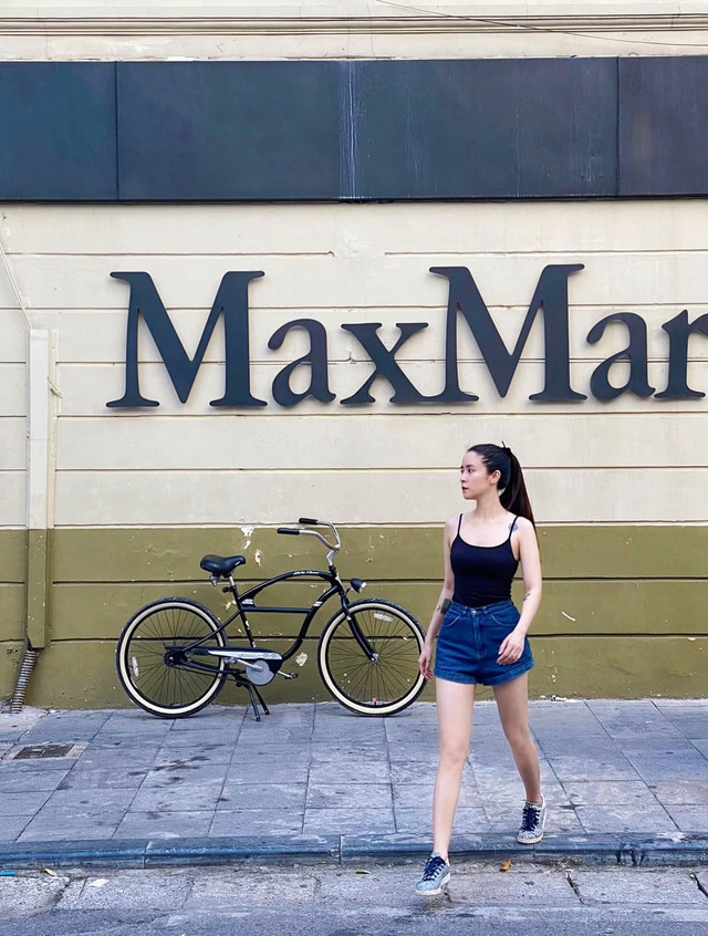 Nói về cuộc sống của mình, Thùy Dương lạc quan chia sẻ với Lao động: "Trong cuộc sống, ai cũng có lúc vấp ngã, gặp khó khăn, tôi không phải là người hoàn hảo về mọi mặt, cũng không phải người gặp nhiều may mắn nhưng bù lại có những niềm hạnh phúc riêng. Tôi là người khá dứt khoát trong khi đưa ra các quyết định, kể cả khi đã dành nhiều thời gian suy nghĩ và trăn trở nhưng đến cuối cùng quyết định rất nhanh, và không hối hận về sự lựa chọn".