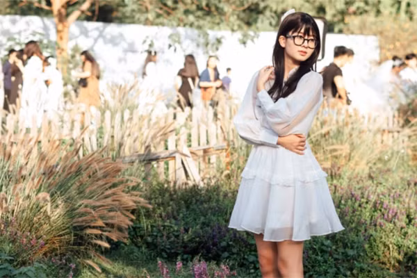 Từng trải qua hôn nhân đổ vỡ, nhưng diễn viên Thùy Dương không hề "áp đặt" tư tưởng về hôn nhân đối với con gái. Cô cho biết sẽ để cho con tự lựa chọn tình yêu và hạnh phúc của mình. Cô chỉ ở bên cạnh Coca, chia sẻ với con về các câu chuyện tình yêu, hôn nhân, giới tính, để qua đó Coca có thêm những bài học cuộc sống. Chính tư tưởng như vậy nên con gái tin tưởng và luôn chia sẻ với Thùy Dương mọi chuyện.