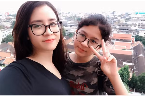 Nữ diễn viên đang sống hạnh phúc cùng cô con gái Coca tên thật là Phạm Gia Linh năm nay vừa bước sang tuổi 15. Theo chia sẻ của mẹ Thùy Dương thì Coca đang học lớp 9 tại một trường cấp 2 ở Hà Nội. Từ nhỏ Coca đã là một cô bé rất cá tính, có chính kiến riêng, tình cảm và rất hiểu chuyện. Thùy Dương thừa nhận, có con gái lớn chẳng khác nào có một cô "em gái". Điều đó mang lại cho cô sự ấm áp tuyệt vời.